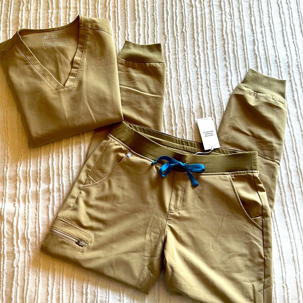 Figs scrubs set - sandstone color Medium Top, Medium Tall Zamora 2.0 Joggers